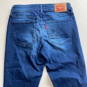 Dark Denim Levi Women’s Skinny Jeans. Size 26 (2)